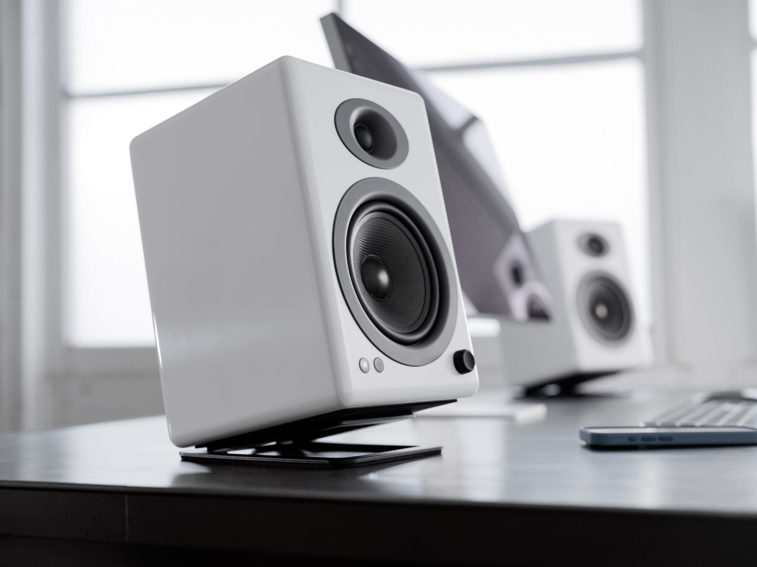 DS2M Desktop Stands — Audioengine